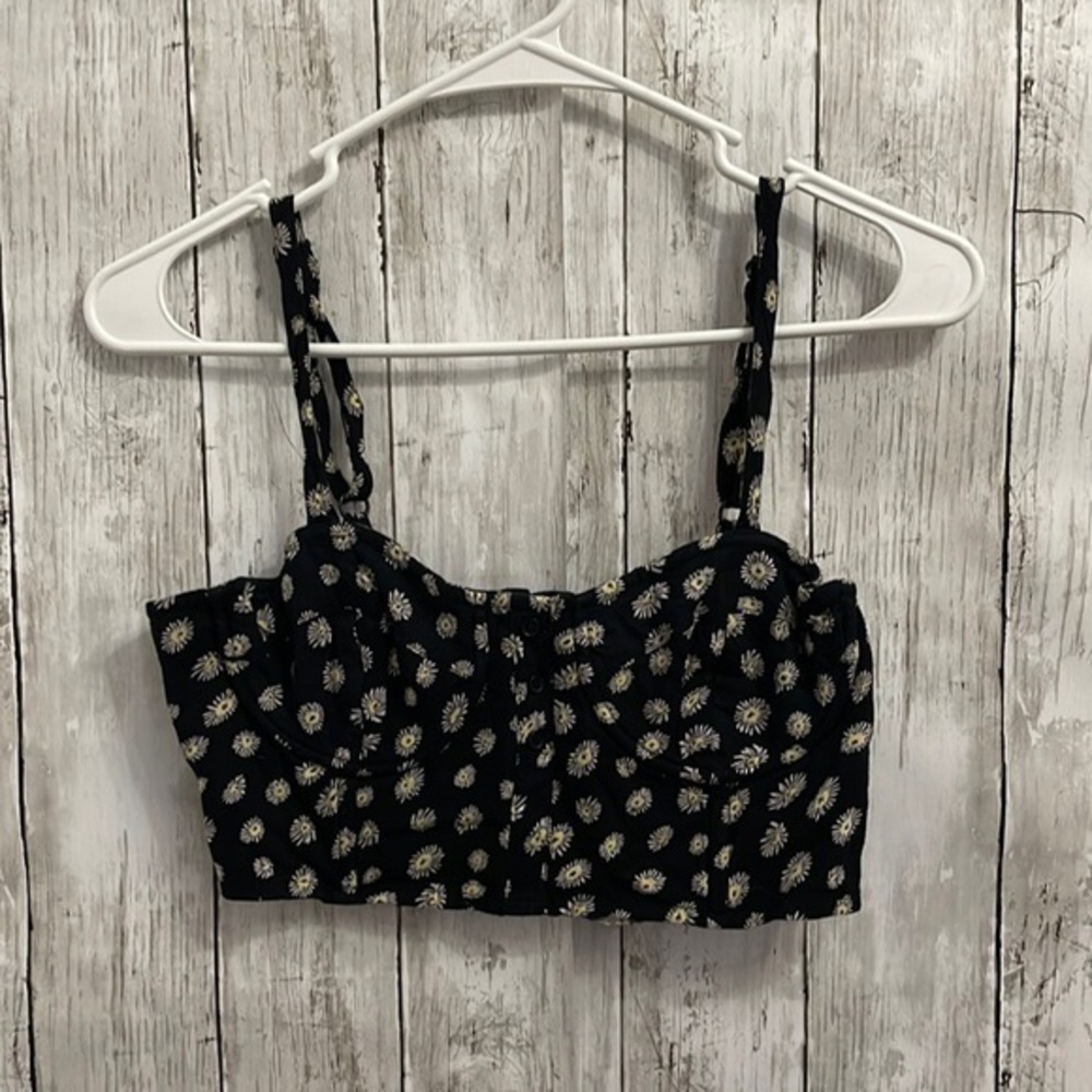 🌟Forever 21 Daisy Lace Crop Top​​​​